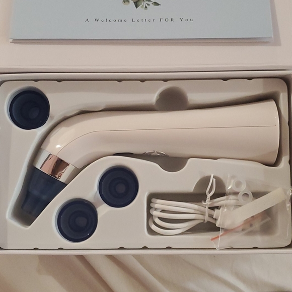 New Electric Blackhead Remover Face Cleaner - Picture 4 of 12